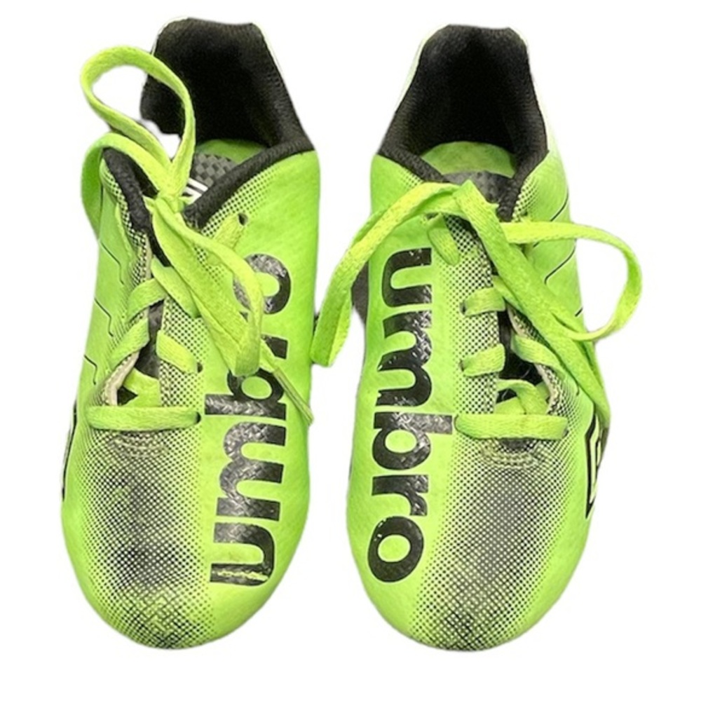 Umbro Arturo 3.0 Soccer Cleats in Kids Size 12 Lime Green.